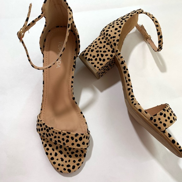 NEW PolkaDot Low Heel Ankle Strap Block Heel TAN Sandals - Picture 2 of 7